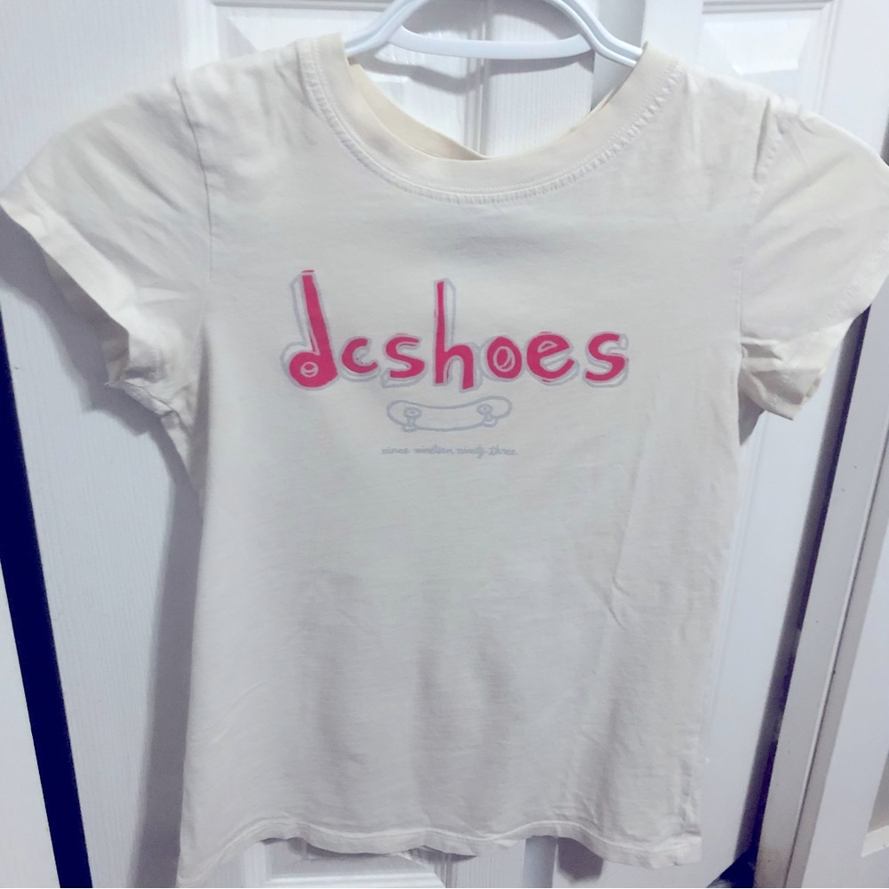 XS white dcshoes t-shirt